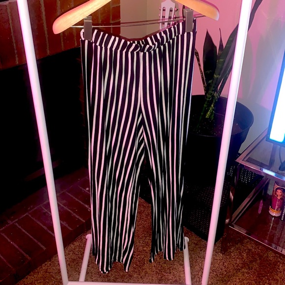 🤍🖤STRIPE SET🖤🤍 - Picture 5 of 5